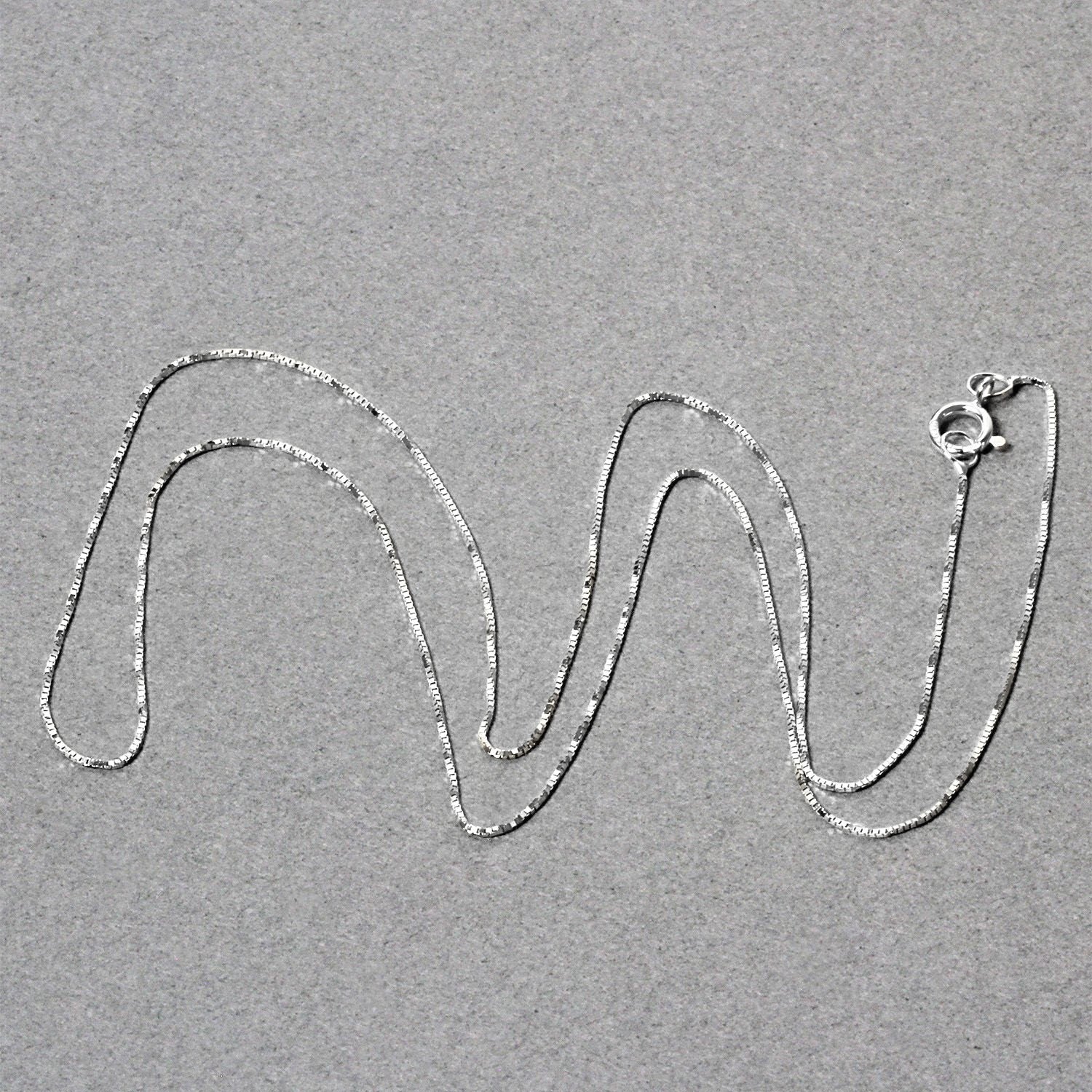 10k White Gold Classic Box Chain (0.45 mm)